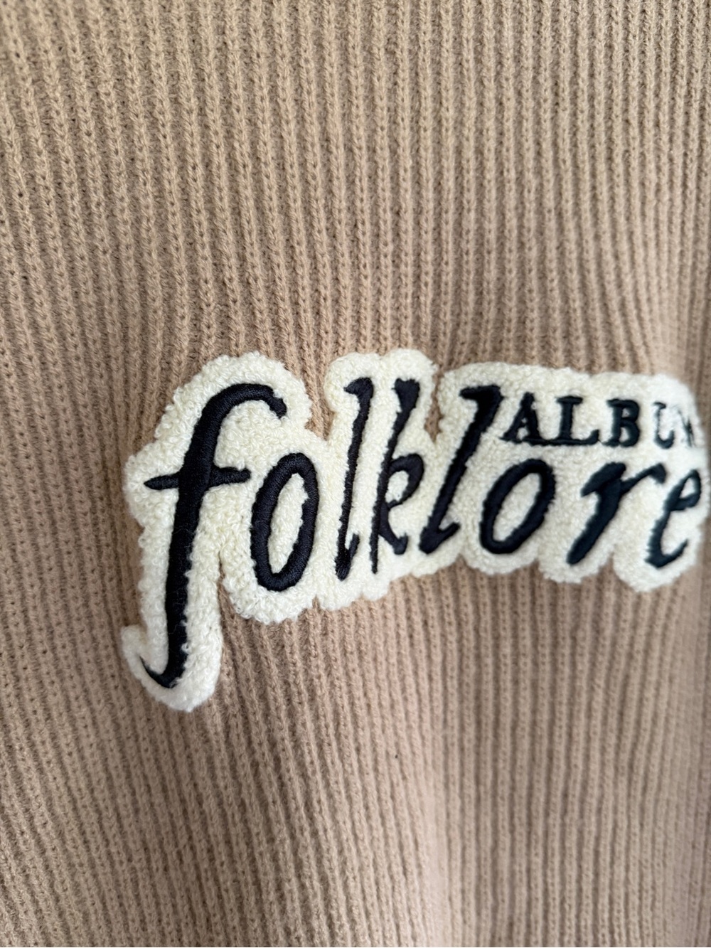 FOLKLORE ALBUM CHENILLE PATCH CREWNECK SWEATER. Size small. - Picture 4 of 7
